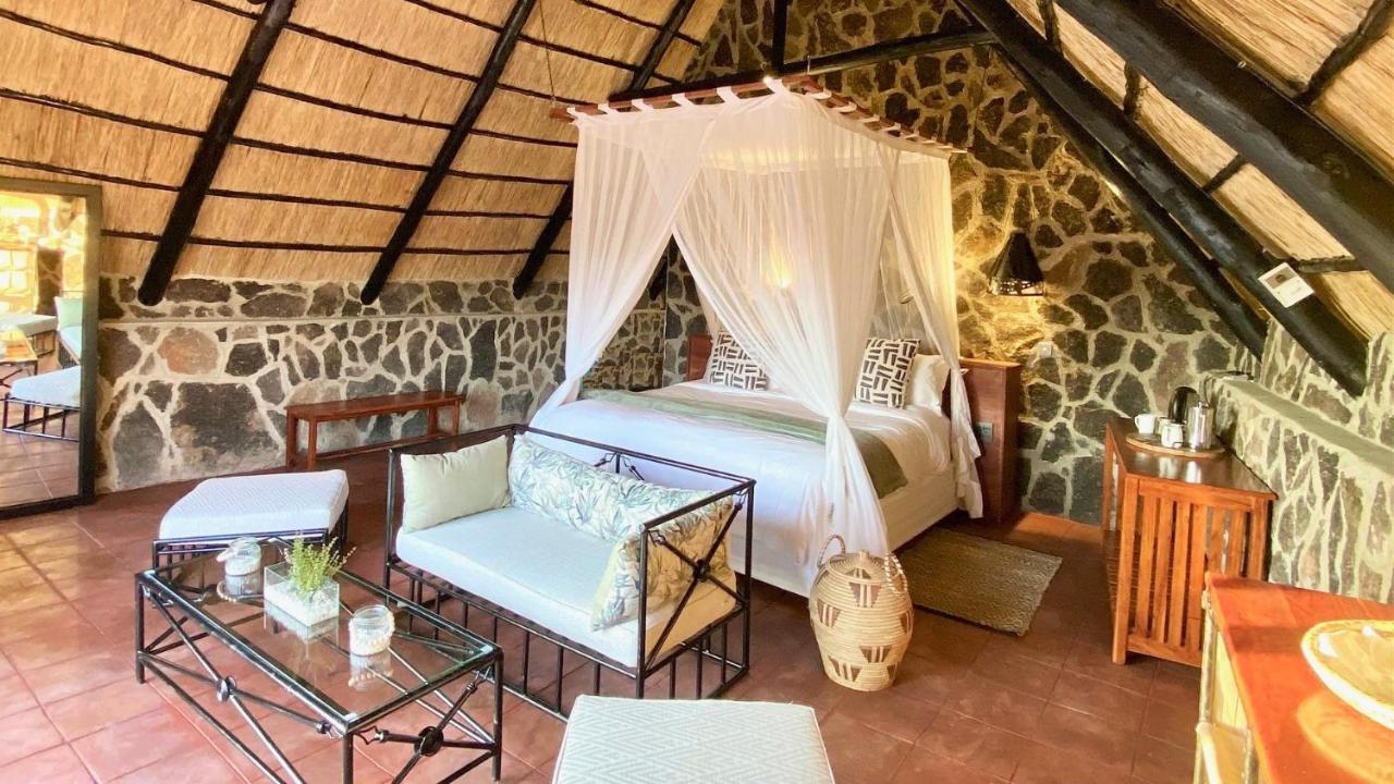Big Cave Camp Villa Matopos ภายนอก รูปภาพ
