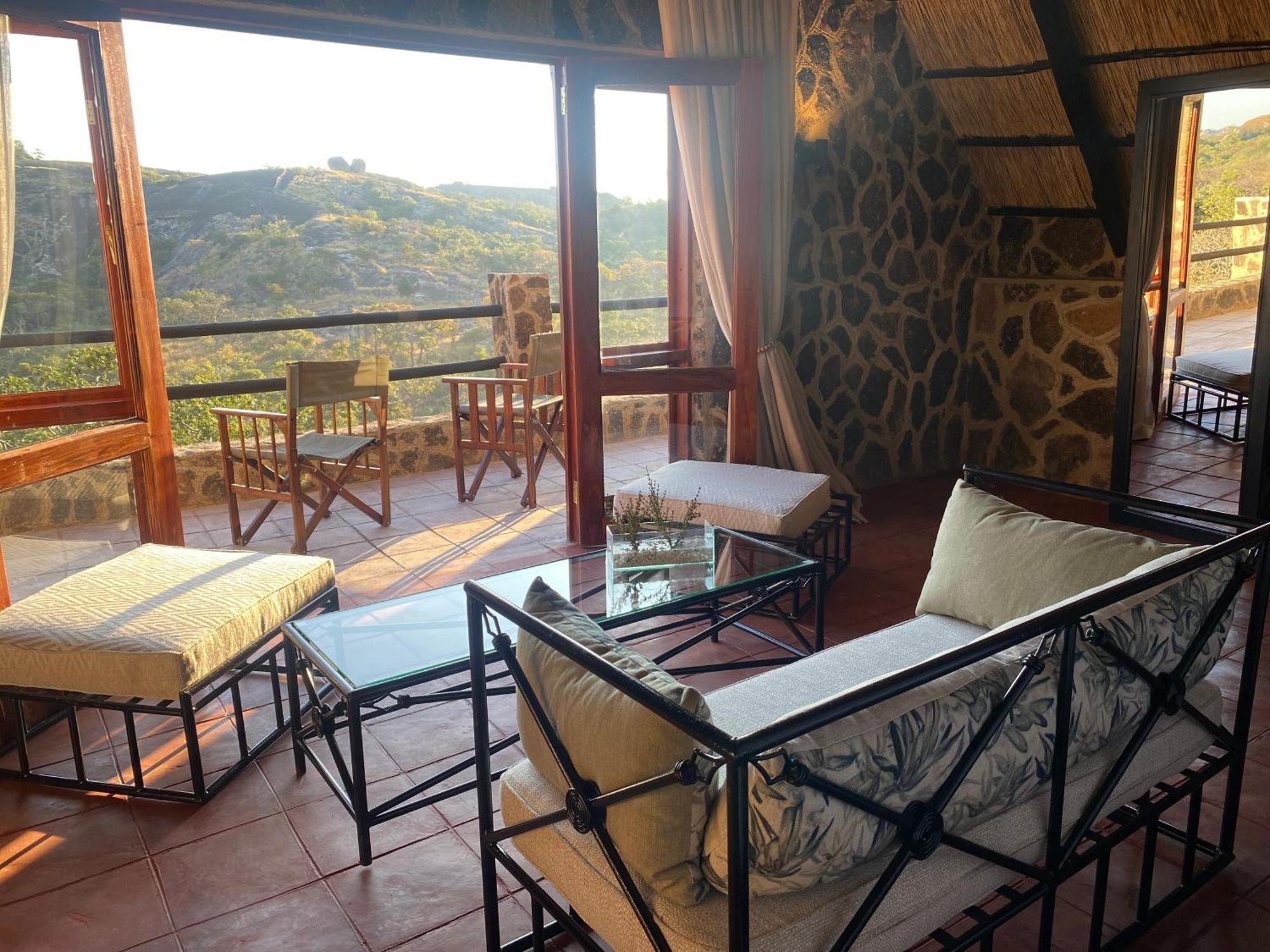 Big Cave Camp Villa Matopos ภายนอก รูปภาพ