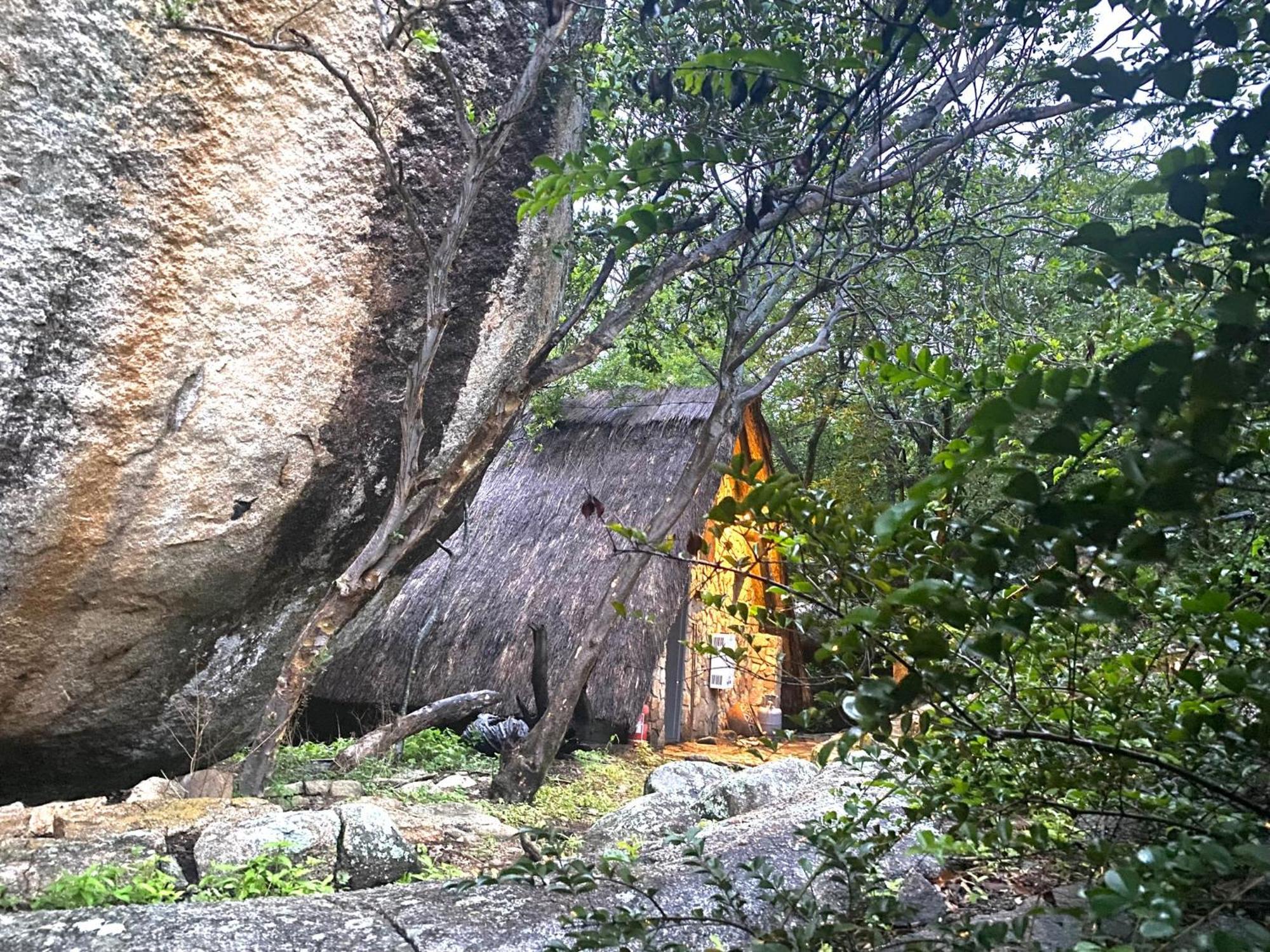 Big Cave Camp Villa Matopos ภายนอก รูปภาพ